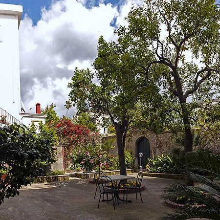 Back To Sorrento Bed and Breakfast 4*